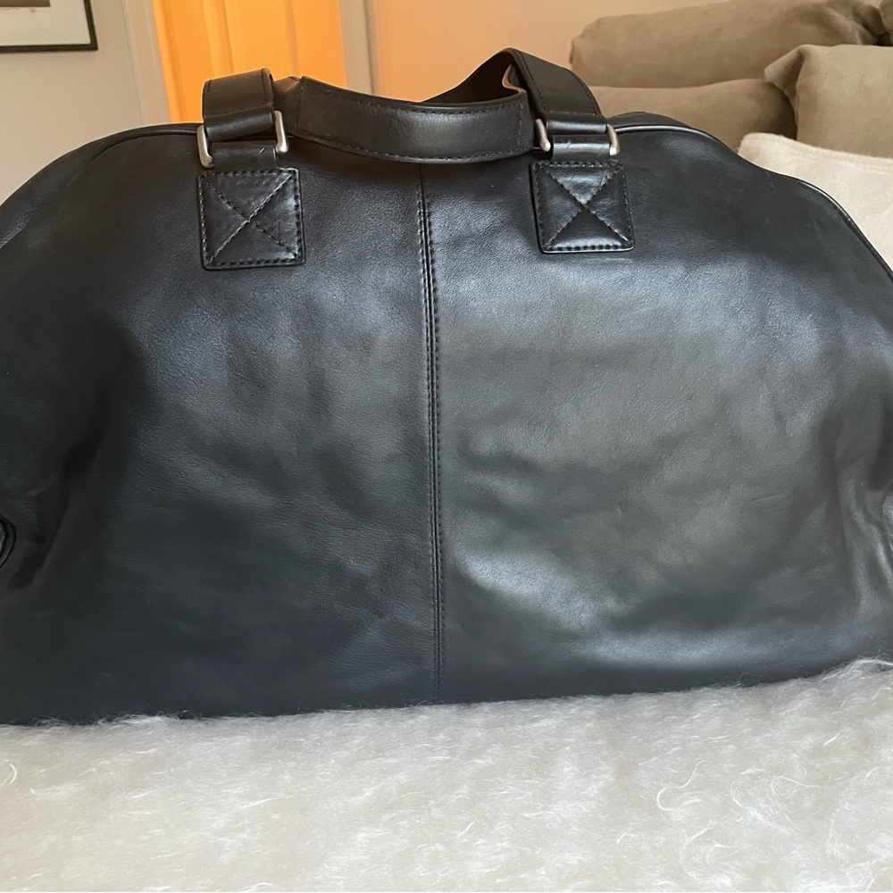 ❌SOLD❌ Cole Haan Black Leather Duffle Bag
New. Never used with Shoulder Strap - Picture 1 of 6
